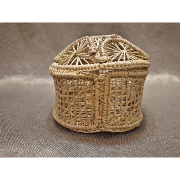 Vintage Folk Art Boho Small Woven Treasure Trinket Box Sweet Grass & Wire - Picture 11 of 16